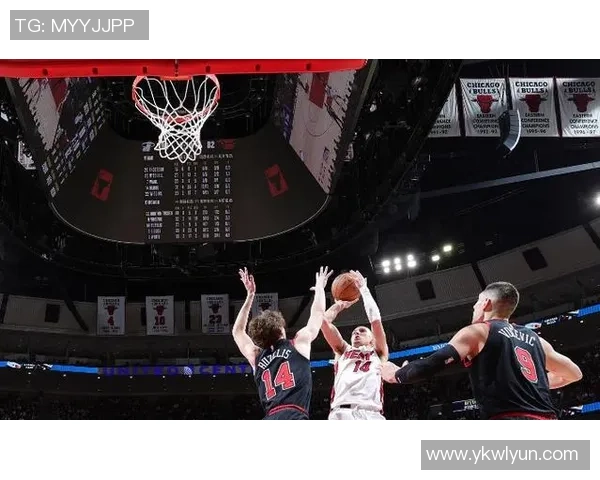 2011季后赛公牛与老鹰第三场激战回顾与精彩瞬间分析