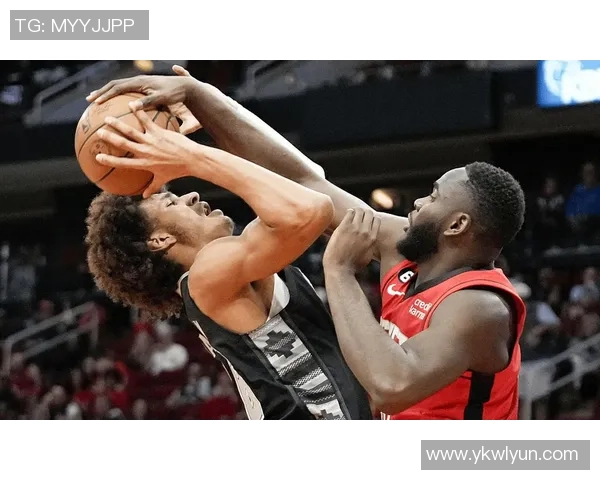 2015年火箭与马刺的精彩对决回顾与分析